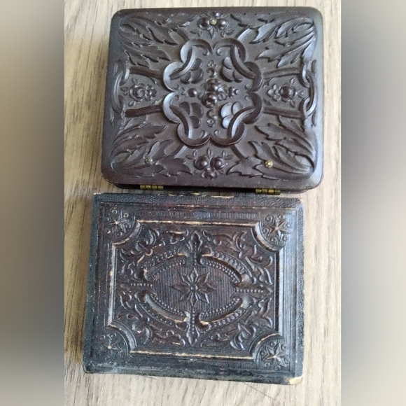 1800s Leather and Velvet Photos - Picture 4 of 9